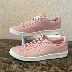 New Balance Pink Sneakers with Minimalist Design and Comfort